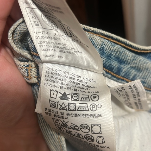 Levi’s Distressed Jeans - Picture 9 of 9